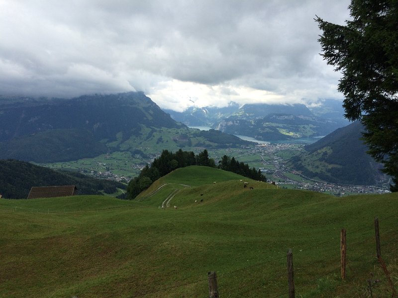 IMG_9882.jpg - Brunnen und Urnersee