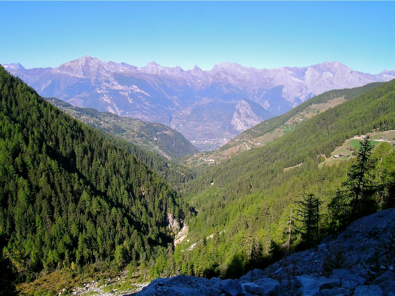 DSCN0709.jpg - For�t du Clou -  Blick ins Tal: Links La Tzoumaz, rechts Is�rables