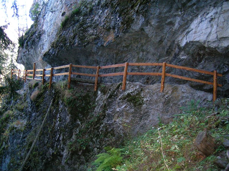 DSCN0750.jpg - Sch�n ausgebauter und gesicherter Weg