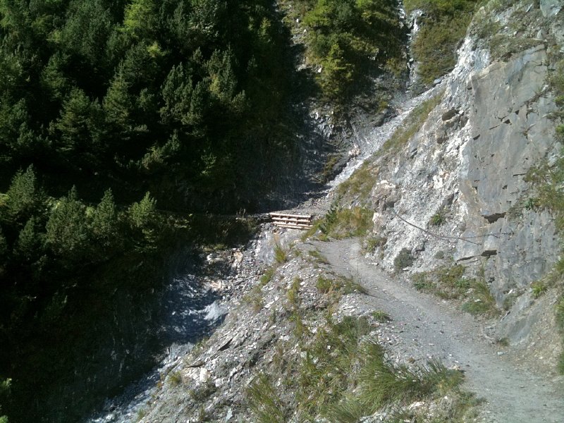 IMG_0693.jpg - Bei Branche: Schmale Passage