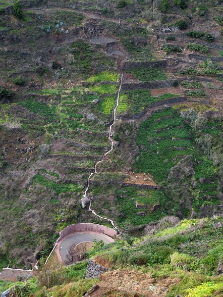 IMG_8907.jpg -                                Steile Treppen, schmale Felder