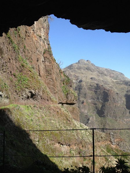 IMG_2801.jpg - Tunnelausgang - hier kommen West- und Ostweg (zur Zeit gesperrt) zusammen