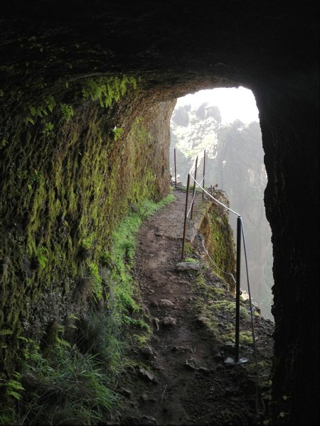 IMG_2817.jpg - Enge Passage unterhalb Torres