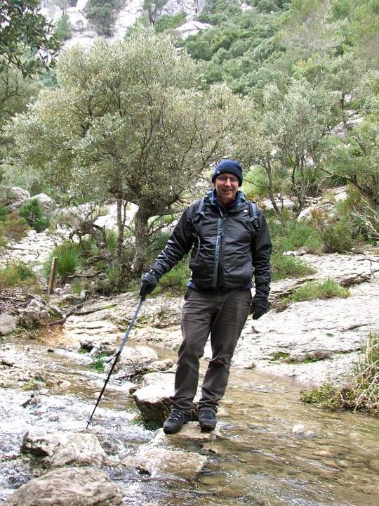 DSCF3687.jpg - Hannes, winterlich eingepackt , 750m �.M.  an der Furt �ber den Torrent ses Prat