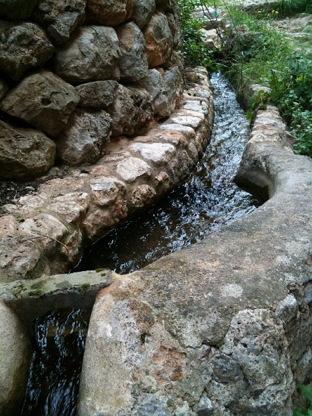 IMG_0482.jpg - Wasserrinne bei Binibassi