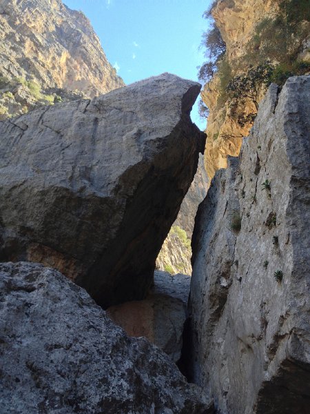 IMG_4429.jpg - Grosse Felsbl�cke werden �berwunden