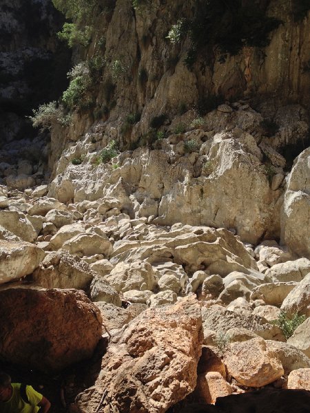 IMG_4467.jpg - Rast in der gr�ssten H�hle der Schlucht