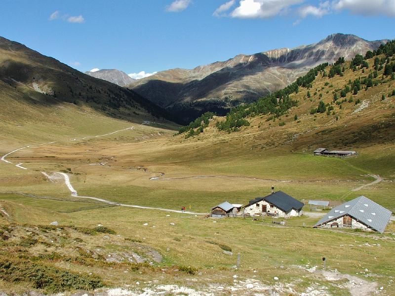 DSCF3343.JPG - Alp Astras, Richtung S-charl, im Hintergrund God Tamagur