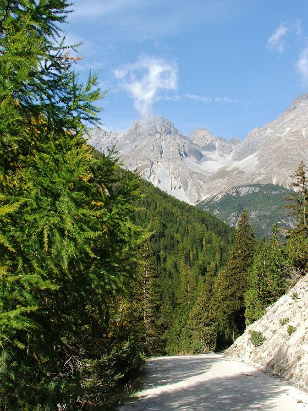 DSCF3377.JPG - Strasse von S-charl nach Scuol, Piz Ming�r