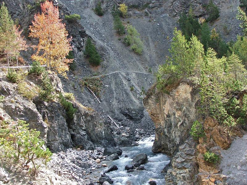 DSCF3440.JPG - Einzige heikle Passage in der Clemgiaschlucht