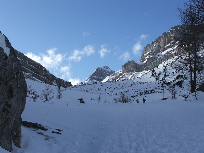 DSCF1855b.jpg - Im Aufstieg - am Horizont der Gipfel des Daubenhorns