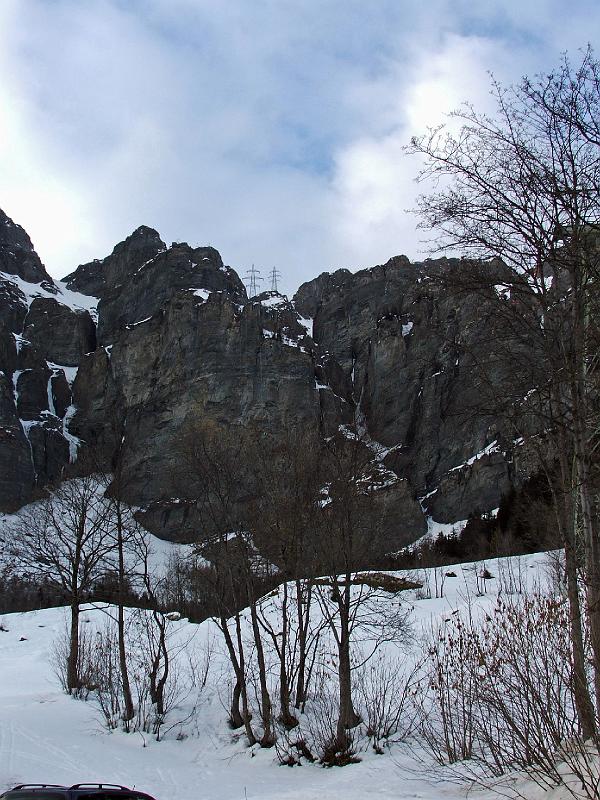 DSCF1889b.jpg - Talstation Gemmibahn - Blick hinauf zum Pass