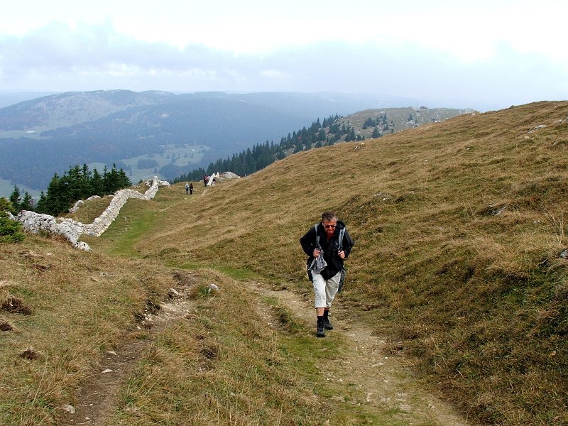 DSCF4851.jpg - Auf dem Gratweg hinauf zum Gipfel - es wird k�hl.