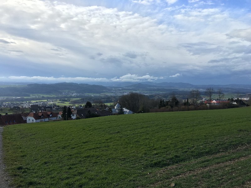 IMG_0947.jpg - Remetschwil: Blick westw�rts... die Regenfront naht.